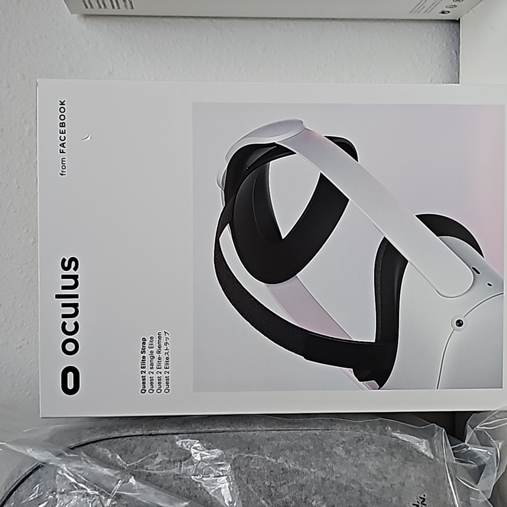 Oculus  guest 2 carry case and elite strap